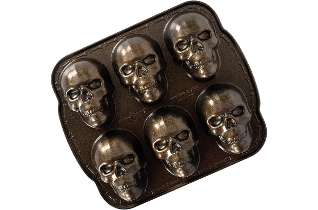 haunted skull cake pan - halloween party ideas