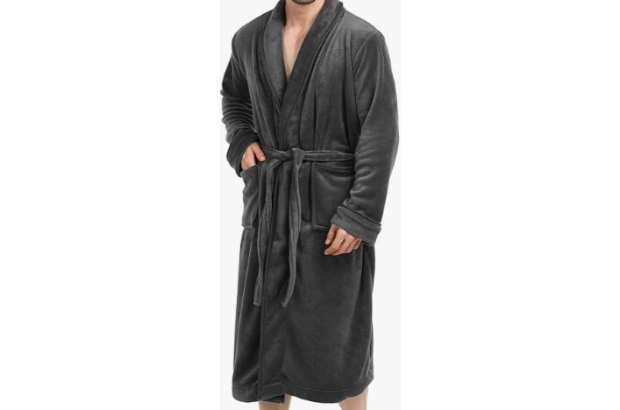 5. NY Threads Collar Fleece Bathrobe